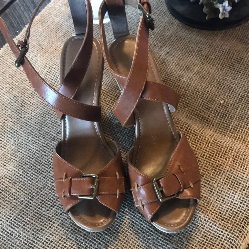 Tan wedges